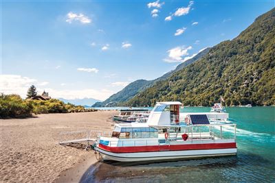 Todos los Santos See mit Booten